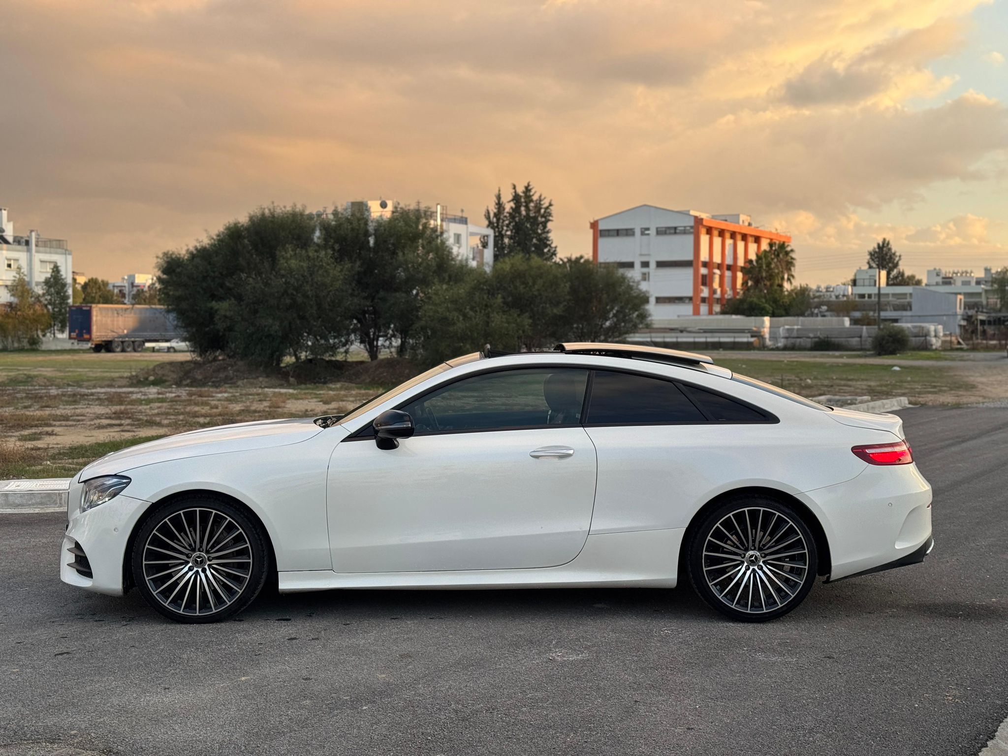 MERCEDES-BENZ E220d AMG PREMIUM PLUS 2.2 DİZEL 2018 MODEL